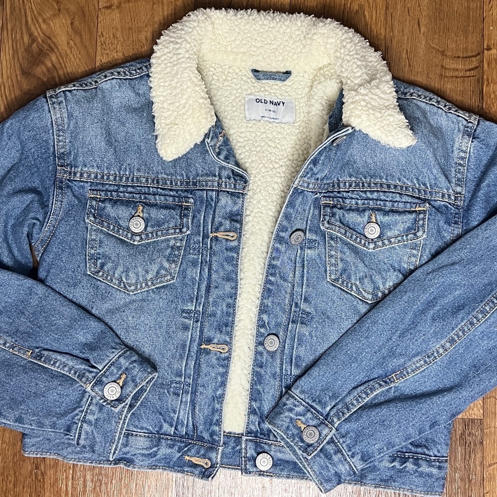 Old Navy Sherpa Lined Denim Jacket. NWT kids L 10-12 unisex